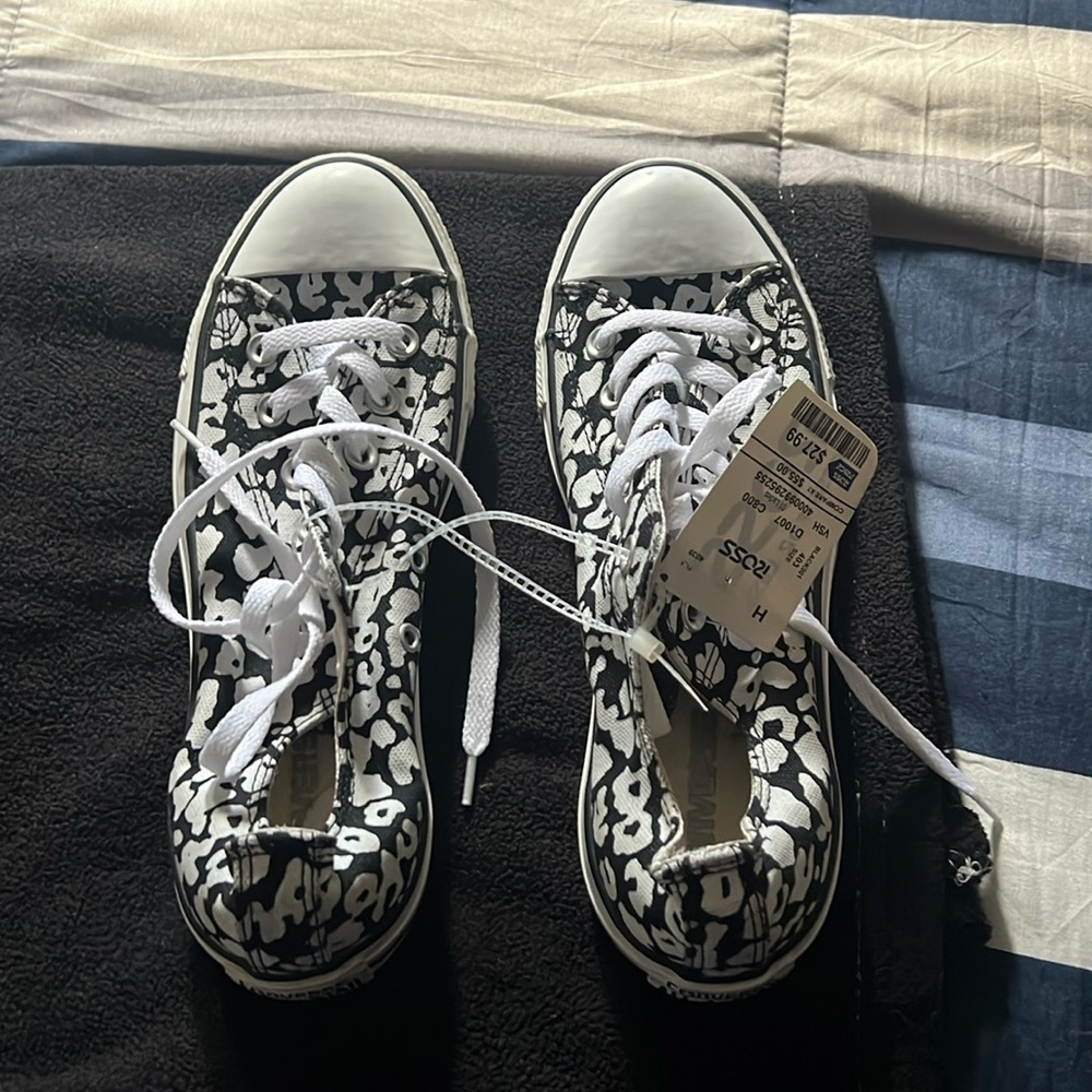 Animal print converse never worn